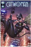 
              CATWOMAN #45 Jeehyung Lee MBC Exclusive!
            
